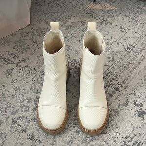 Sorel Joan Now Boot - Size 9 - Excellent Condition